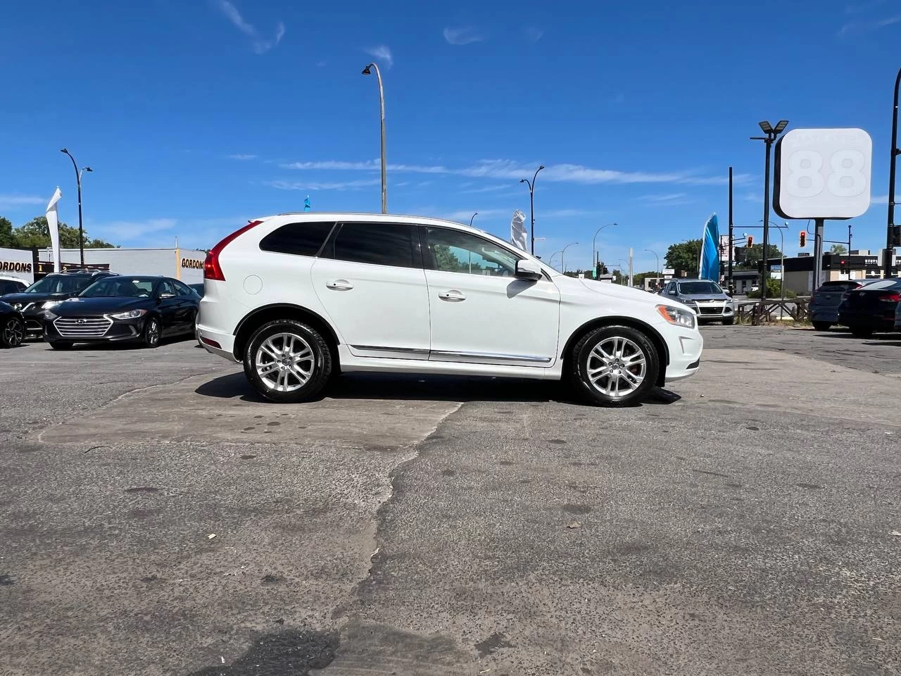 2014 Volvo XC60 3.2**AWD**Toit Ouvrant Panaromique**SIEGES EN CUIR**SIEGES CHAUFFANTS**SIEGES CHAUFFANTS ARRIERE**VOLANT CHAUFFANTS**MAGS** Main Image
