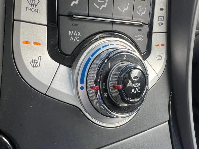 Hyundai Elantra GLS**Toit Ouvrant**SIEGES CHAUFFANTS**SIEGES CHAUFFANTS ARRIERE**MAGS** 2012