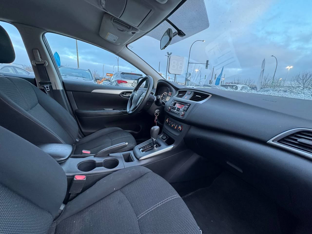 2017 Nissan Sentra S**Jamais accidente** Image principale