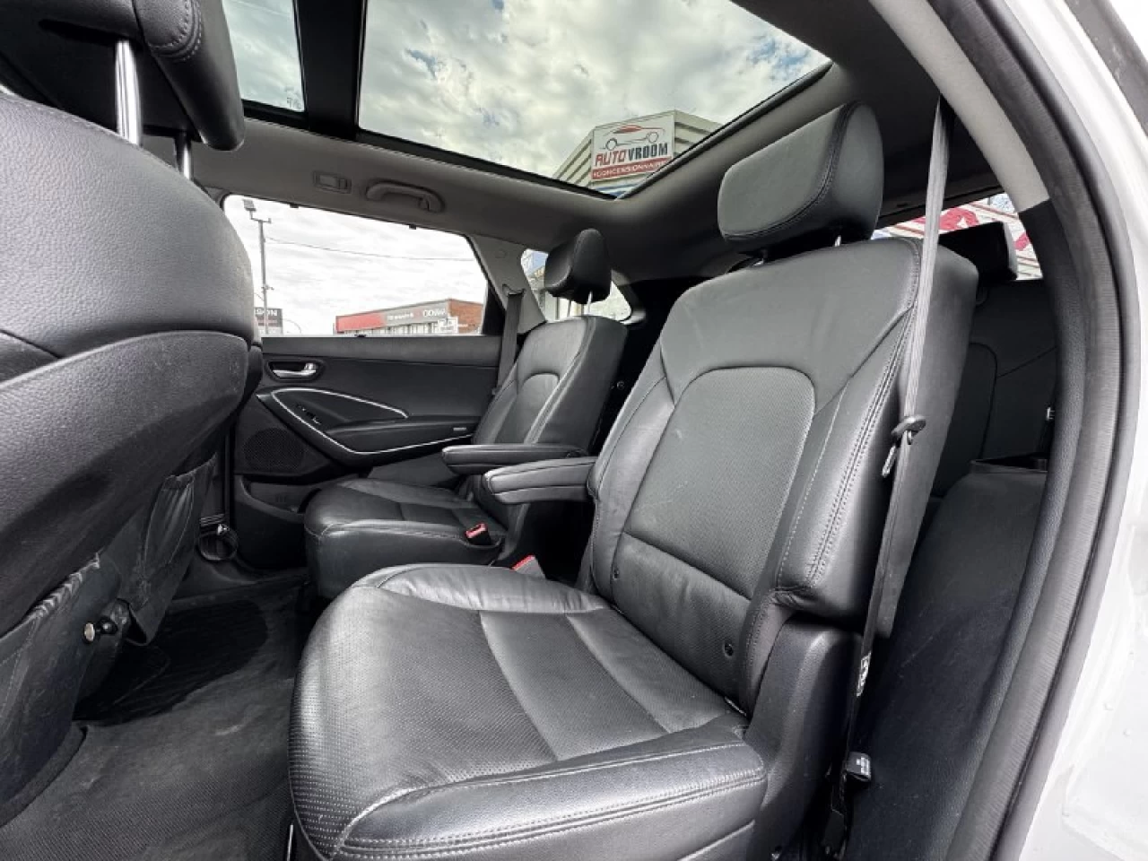 2016 Hyundai Santa Fe XL Luxury**6 PASSAGERS**Toit Ouvrant**CamÉra de Recul**SIEGES EN CUIR**Volant Chauffant**SIEGES CHAUFFANTS** Image principale