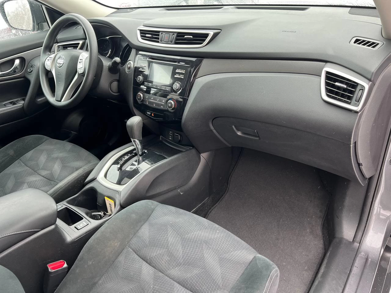 2016 Nissan Rogue SV**AWD**Jamais Accidente**Toit Ouvrant Panoramique**CAMERA DE RECULE**SIEGES CHAUFFNATS**MAGS**Un Proprietaire** Main Image