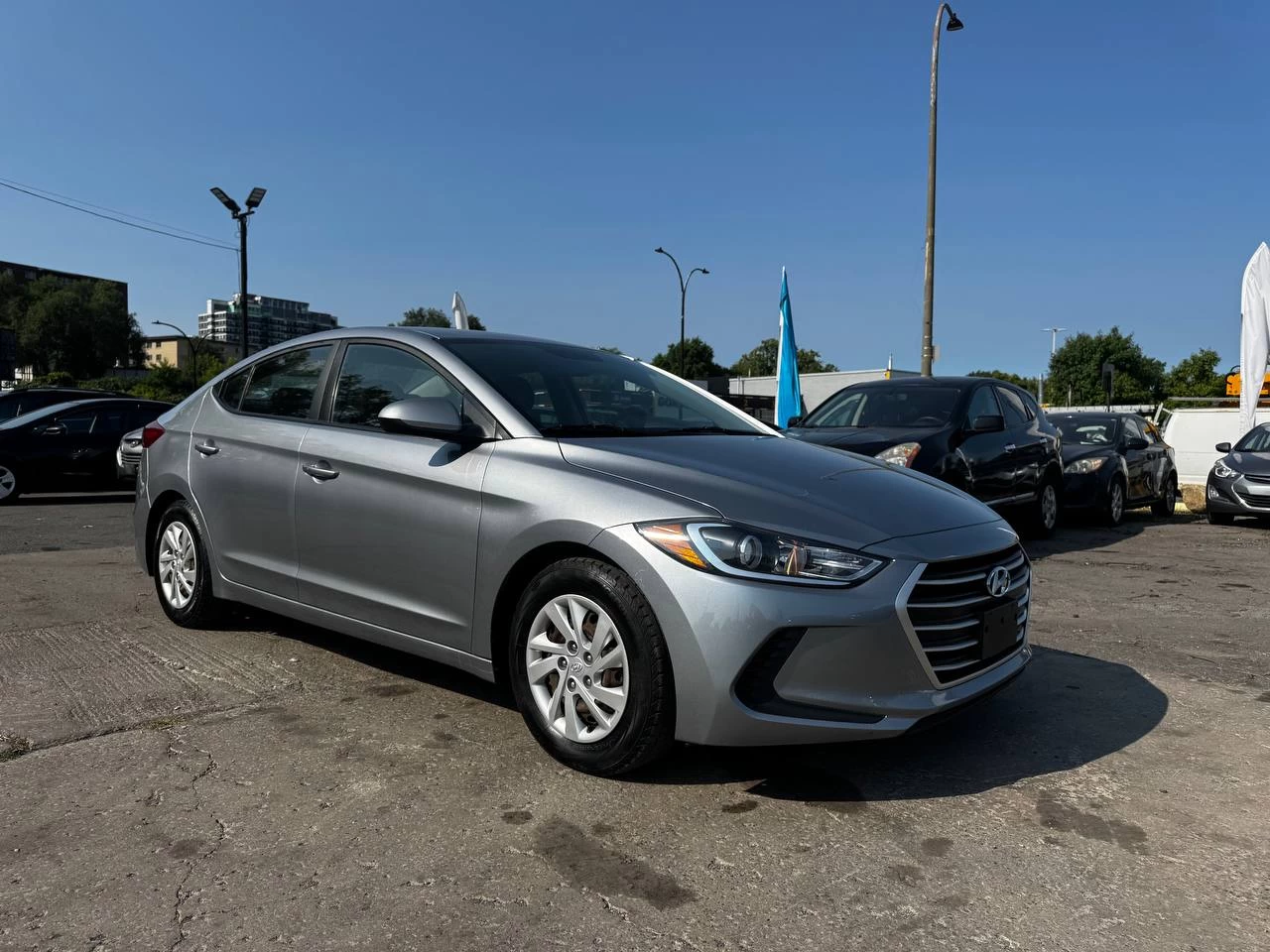 2017 Hyundai Elantra LE**SAAQ CERTIFIEE**SIEGES CHAUFFNATS**MODE ECHO** Main Image