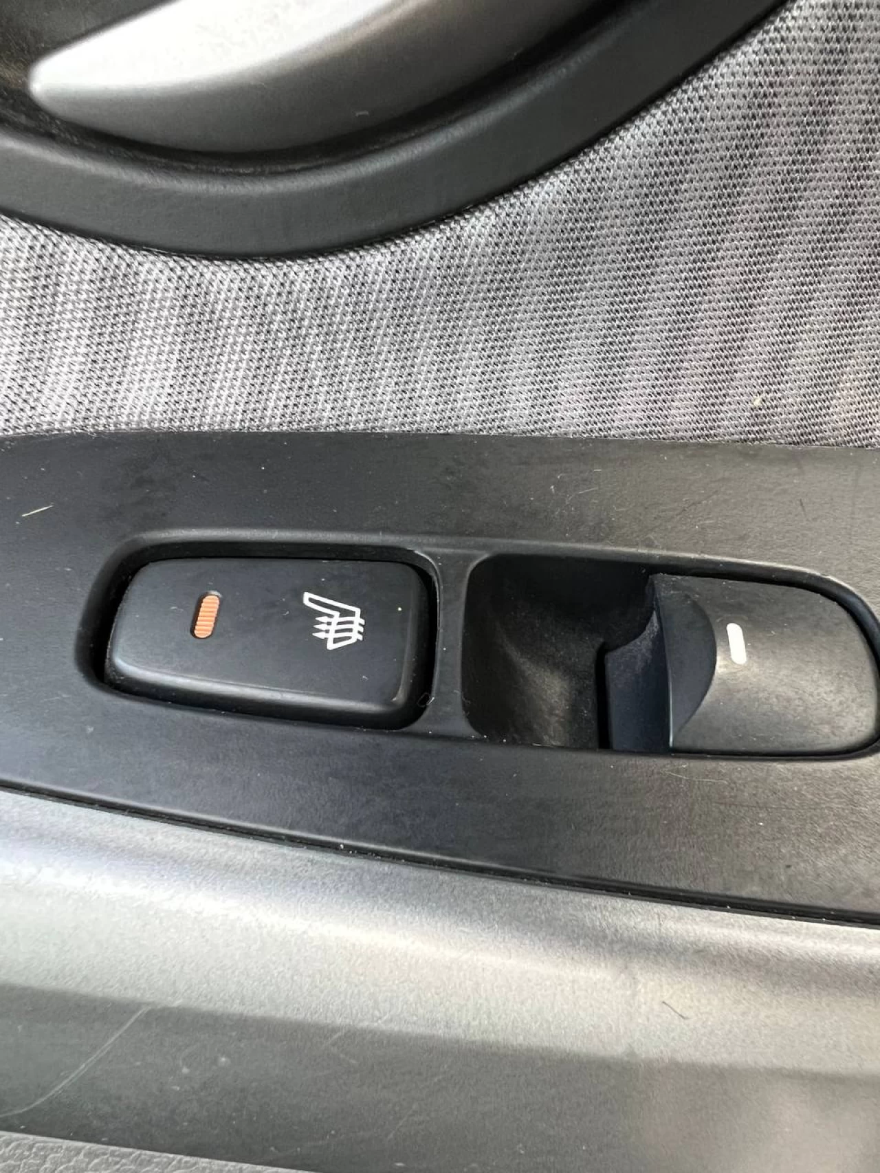 2012 Hyundai Elantra GLS**Toit Ouvrant**SIEGES CHAUFFANTS**SIEGES CHAUFFANTS ARRIERE**MAGS** Image principale