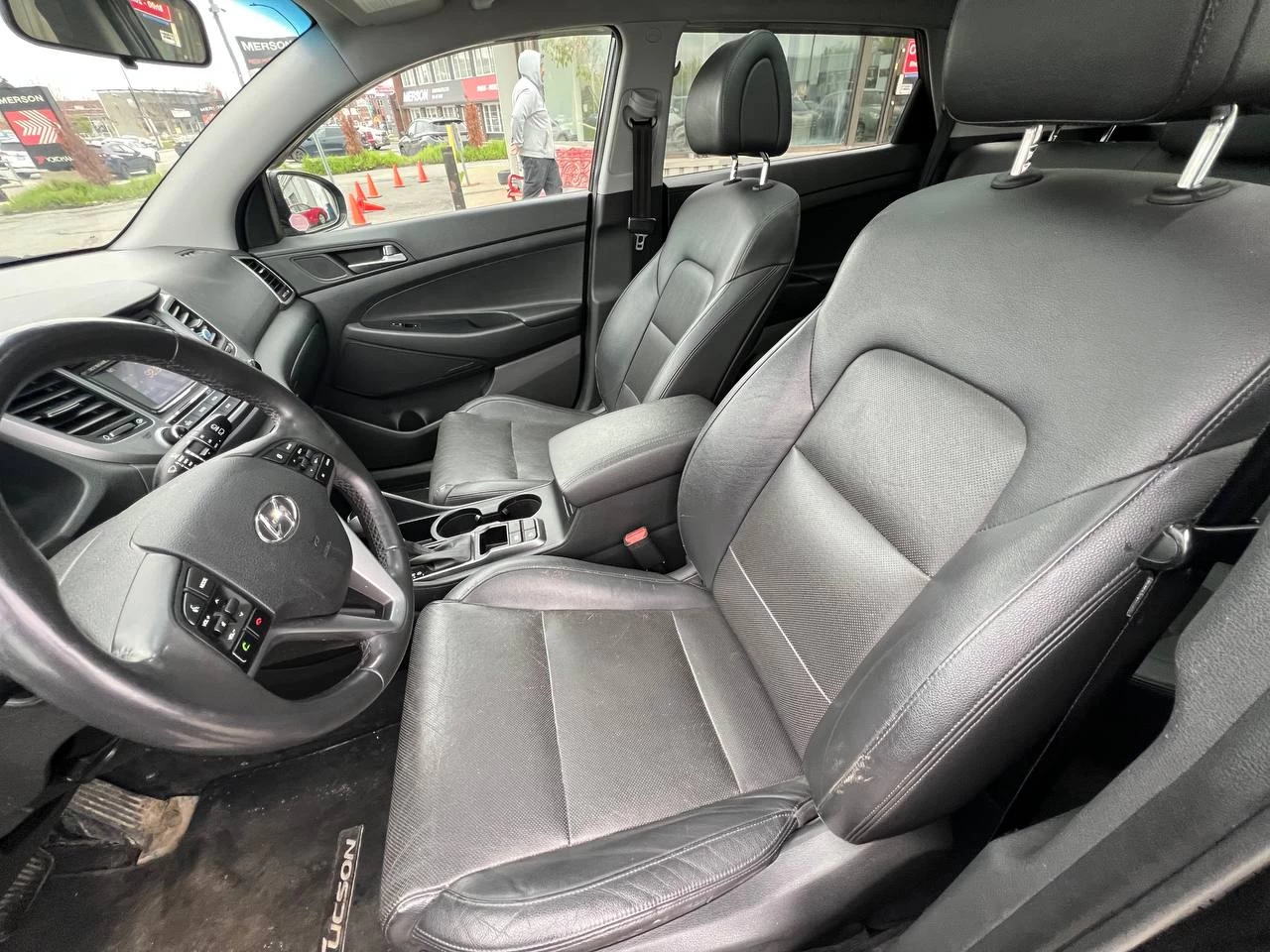 2017 Hyundai Tucson SE**Jamais Accidentee**SAAQ Certifie**TOIT OUVRANT PANORAMIQUE**SIEGE EN CUIR**CAMERA DE RECUL**SIEGES CHAUFFNATS AVANT ET ARRIERE**Volant Chauffant**Alerte d'angle Mort**MAGS** Image principale