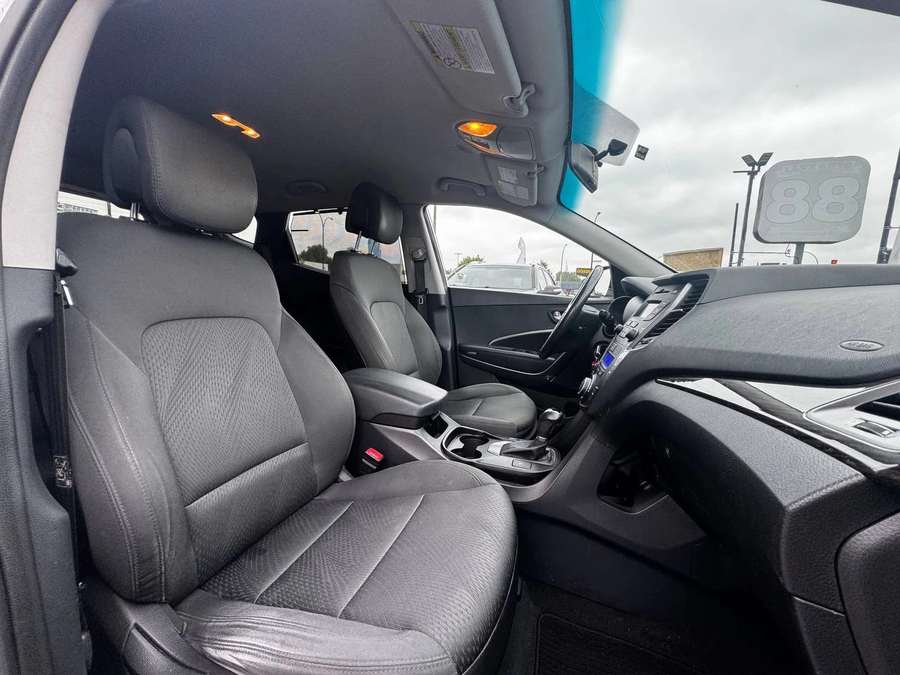 2014 Hyundai Santa Fe Sport Premium**Jamais Accidente**SIEGES CHAUFFNATS AVANT ET ARRIERE**VOLANT CHAUFFNATS**Financement 1Ère, 2e et 3e chance !! 100% ApprouvÉ Image principale