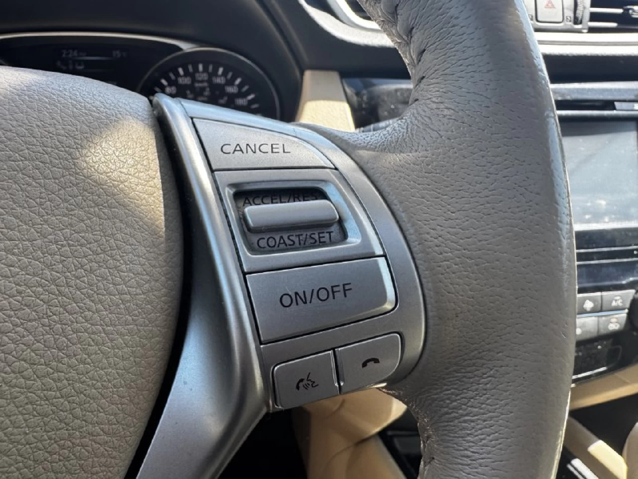2015 Nissan Rogue SL**AWD**TOIT PANORAMIQUE**CAMERA DE RECULE**SIEGES EN CUIR**NAVIGATION**VOLANT CHAUFFANTS**SIEGES CHAUFFANTS** Image principale