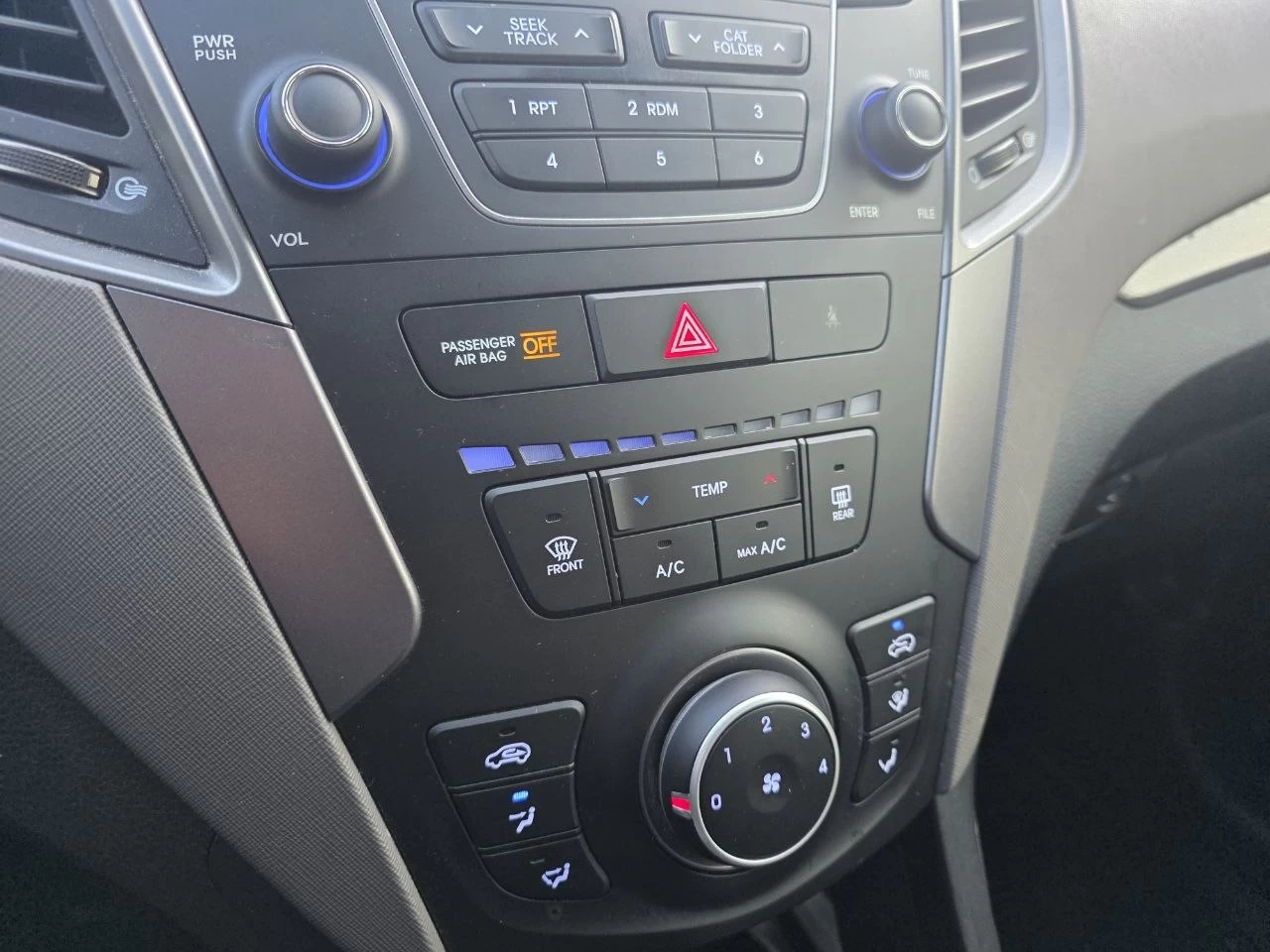 2016 Hyundai Santa Fe Sport JAMAIS ACCIDENTEE**SAAQ CERTIFIEE**UNE SEULE PROPRIO**2.4L**SIEGES CHAUFFANTS**MAGS**EN SPECIAL** Image principale