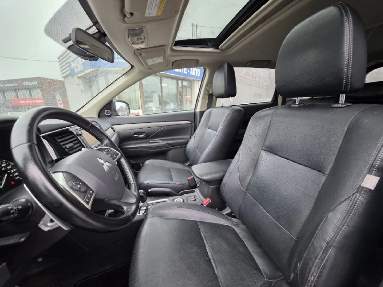 2015 Mitsubishi Outlander **GT**JAMAIS ACCIDENTEE**7 PASSAGERS**CUIR**NAVI**CAMERA DE RECUL**SIEGES CHAIFFANTS**MAGS** Image principale