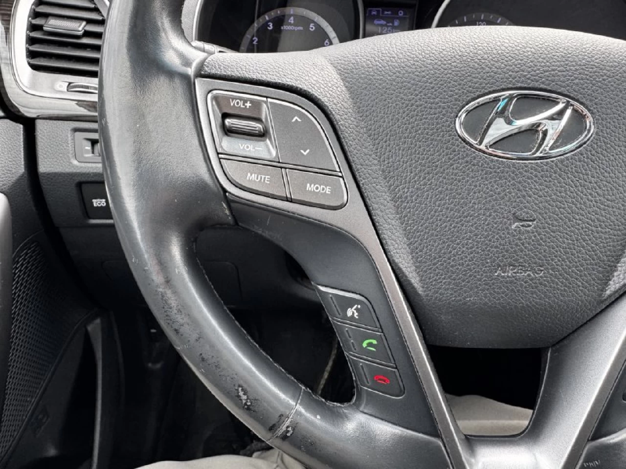 2016 Hyundai Santa Fe XL Luxury**6 PASSAGERS**Toit Ouvrant**CamÉra de Recul**SIEGES EN CUIR**Volant Chauffant**SIEGES CHAUFFANTS** Image principale