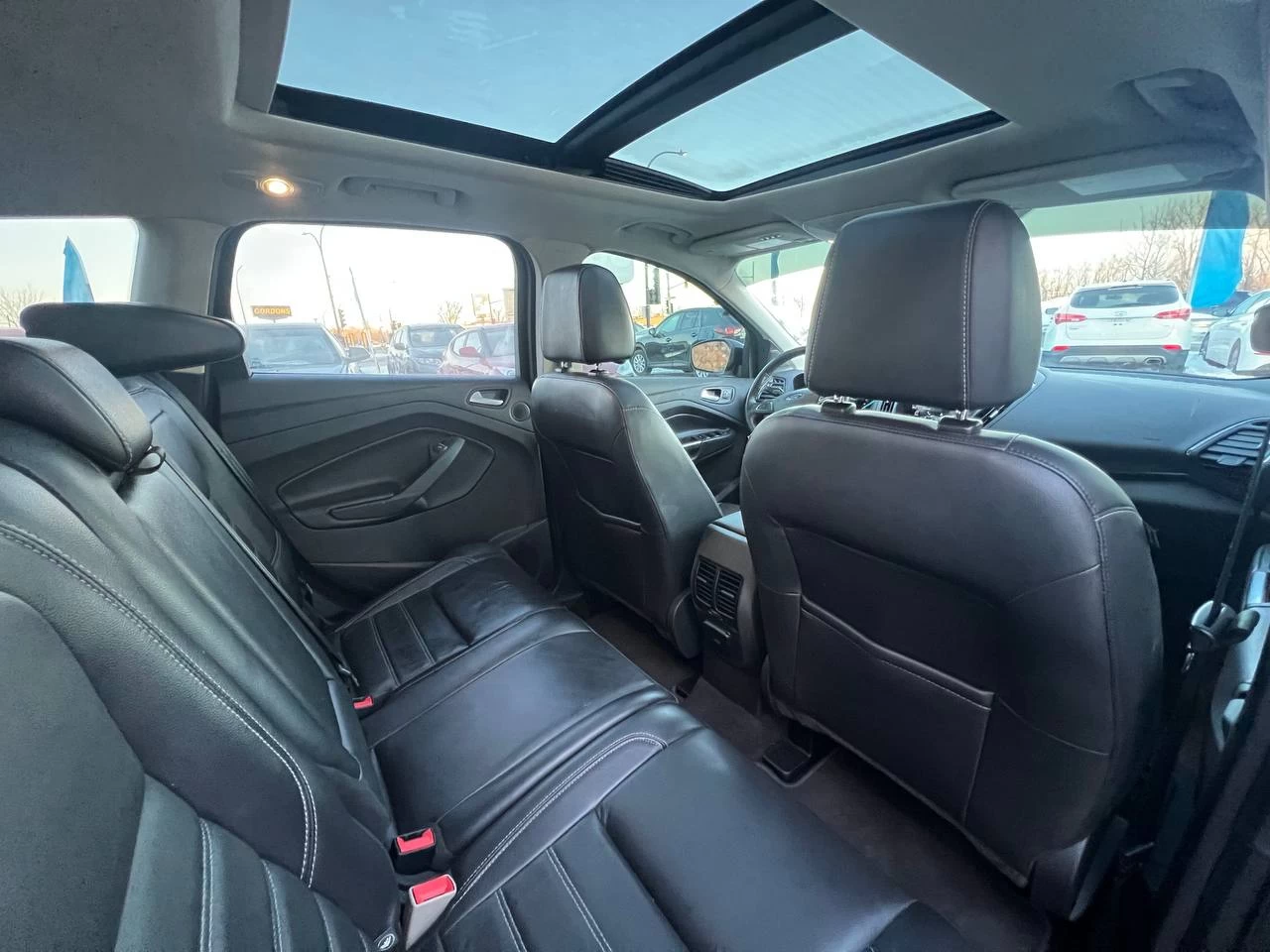 2017 Ford Escape Titanium**AWD**JAMAIS ACCIDENTEE**SAAQ CERTIFIEE**Toit Ouvrant Panoramique**ANGLE MORT**CamÉra de Recul**SIEGES EN CUIR**Navigation**SIEGES CHAUFFANTS**VOLANT CHAUFFANT**dÉmarrage À distance**MAGS** Image principale