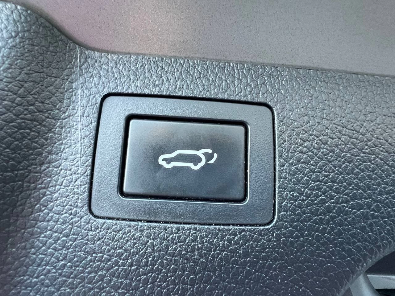 2017 Hyundai Santa Fe Sport Limited**AWD**Jamais Accidente**SAAQ CERTIFIEE**TOIT OUVRANT PANORAMIQUE**SIEGE EN CUIR**CAMERA DE RECUL**SIEGES CHAUFFNATS AVANT ET ARRIERE**Siege Ventile**Volant Chauffant**Navigation**Alerte d'angle Mort**MAGS** Image principale