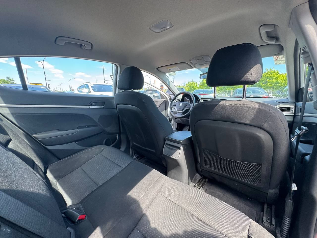 2017 Hyundai Elantra LE **SIÈGES CHAUFFANTS**BLUETOOTH**SELECTEUR DE MODES DE CONDUITE**ÉCONOMIQUE** Financement 1Ère, 2e et 3e chance !! 100% ApprouvÉ Image principale