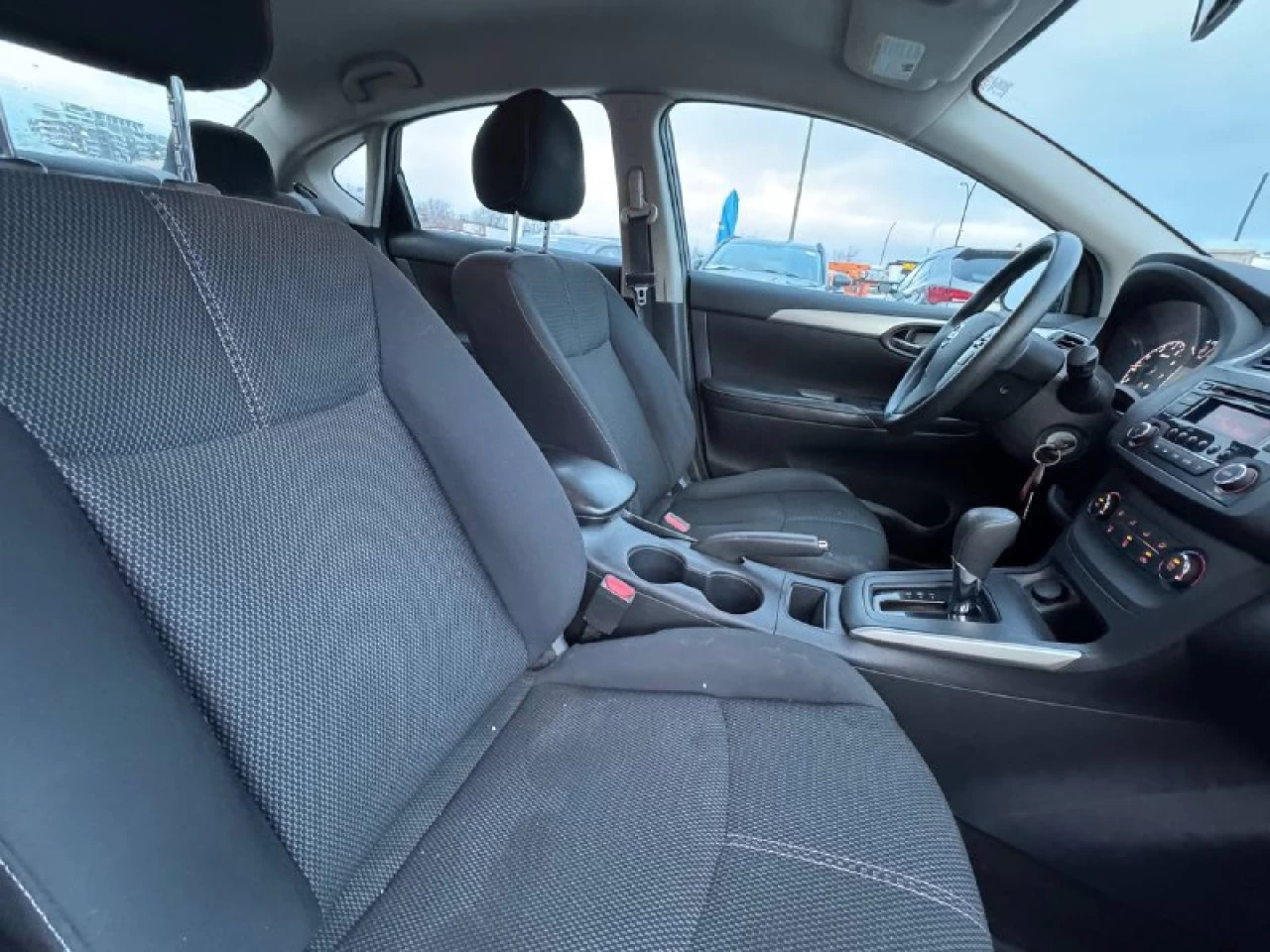 2017 Nissan Sentra S**Jamais accidente** Image principale