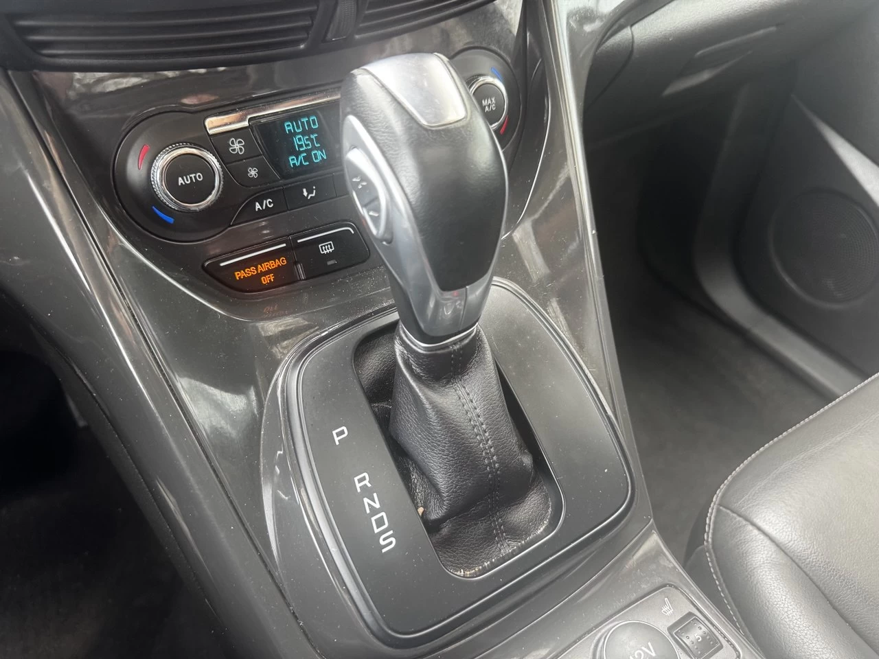 2015 Ford Escape Titanium**AWD**Toit Ouvrant**CamÉra de Recul**SIEGES EN CUIR**Navigation**SIEGES CHAUFFANTS**MAGS** Image principale