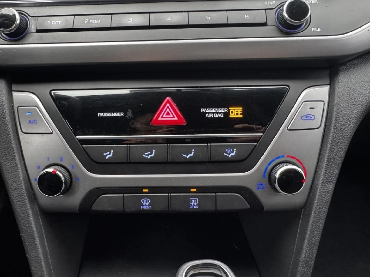 2017 Hyundai Elantra LE**SAAQ CERTIFIER**SIEGES CHAUFFNATS**MODE ECO** Image principale