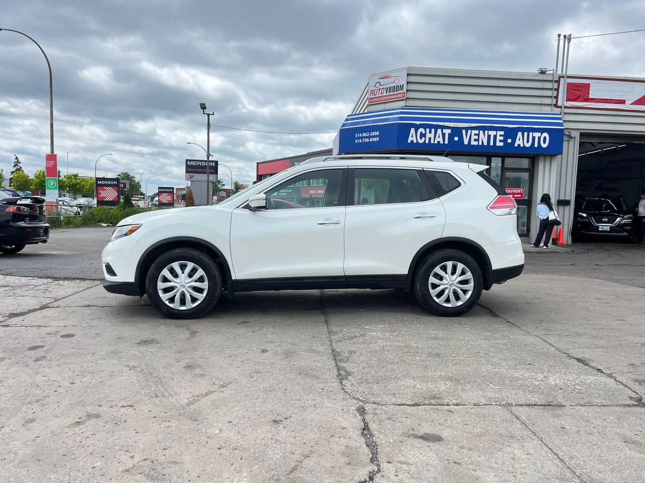 2015 Nissan Rogue SV**Jamais accidentÉ**CAMERA DE RECULE**SIEGES CHAUFFNATS** Image principale