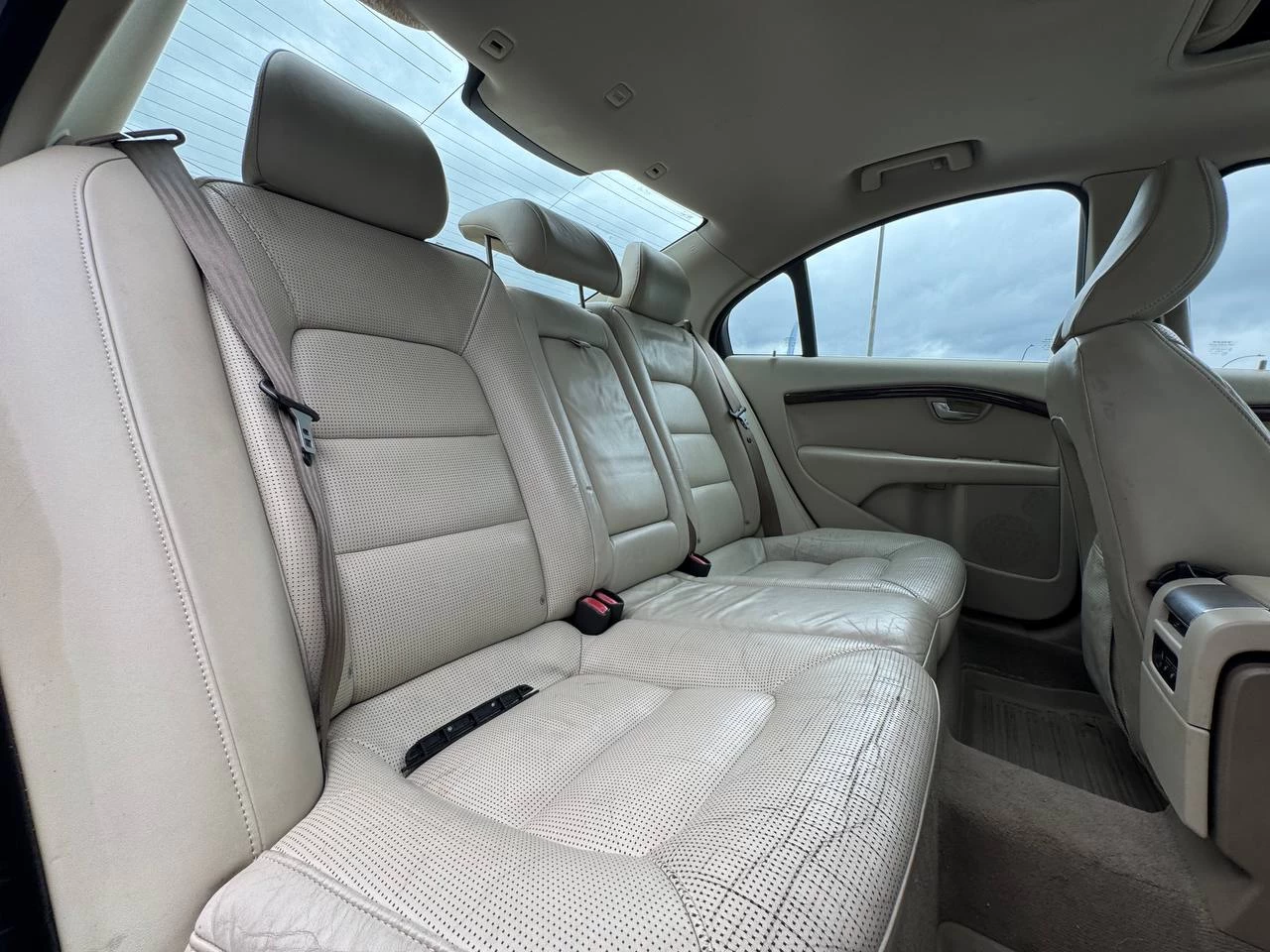 2008 Volvo S80 S80 3.2 AWD **TOIT OUVRANT**SIÈGES VENTILLÉS & CHAUFFANTS**CUIR**DÉTECTEUR D'ANGLES MORTS**PUSH TO START**KEYLESS ENTRY**RÉGULATEUR DE VITESSE ADAPTATIF**SIÈGES ÉLÉCTRIQUES** Image principale