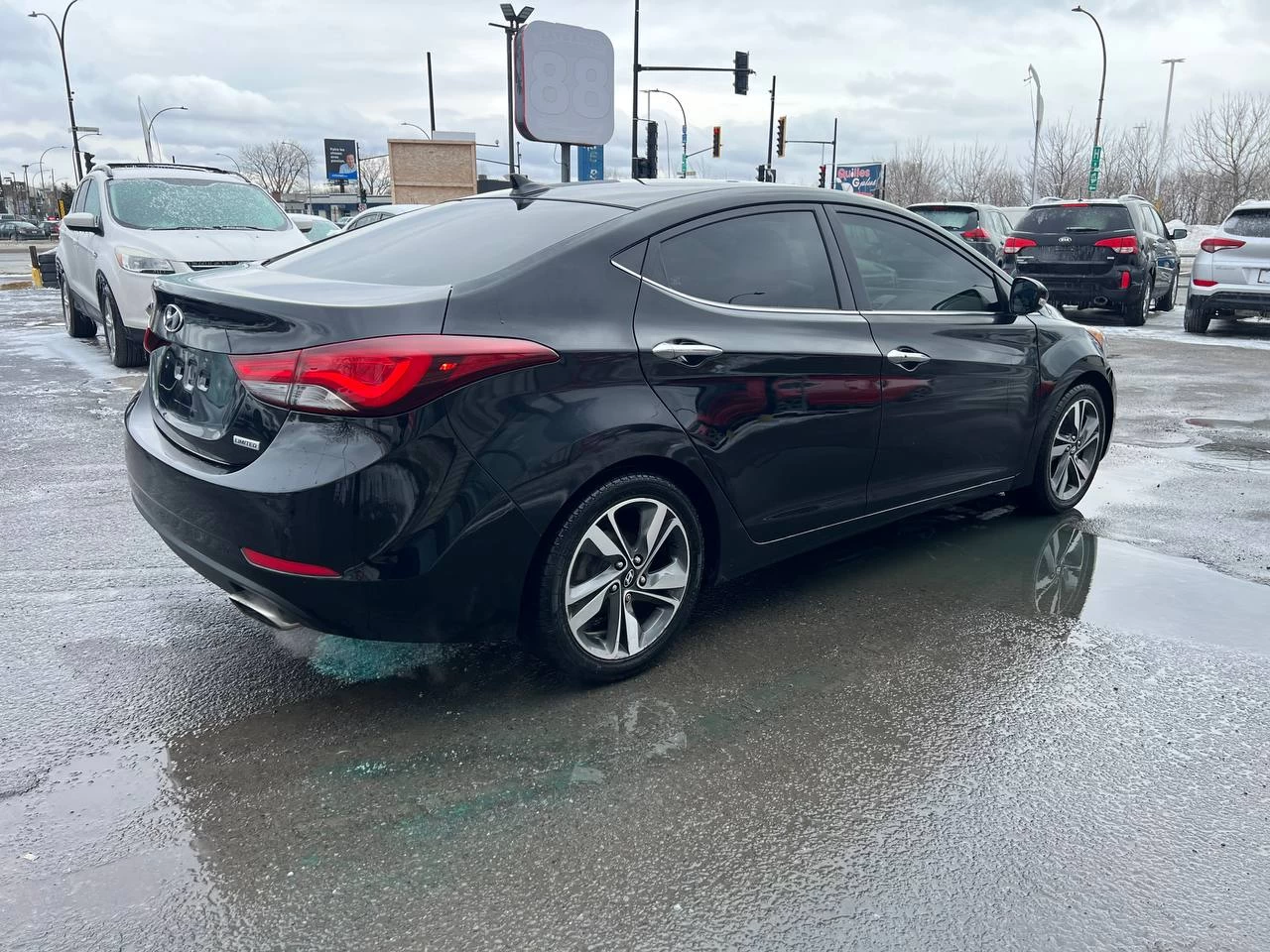 2015 Hyundai Elantra Limited**SAAQ CERTIFIEE**Toit Ouvrant**CamÉra de Recul**SIEGES EN CUIR**Navigation**SIEGES CHAUFFANTS Avant et ArriÈre**DÉmarrage À distance**MAGS** Image principale