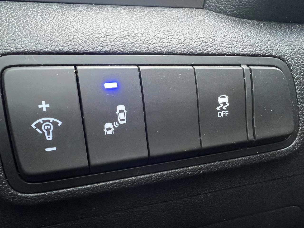 2017 Hyundai Tucson LIMITEE**JAMAIS ACCIDENTEE**CERTIFIEE SAAQ**AWD**TOIT OUVRANT PANORAMIQUE**SIEGES CHAUFFANTS AVANT ET ARRIÈRE**SIEGES EN CUIR**Alerte d’angle mort**VOLANT CHAUFFANT**Mags** Main Image