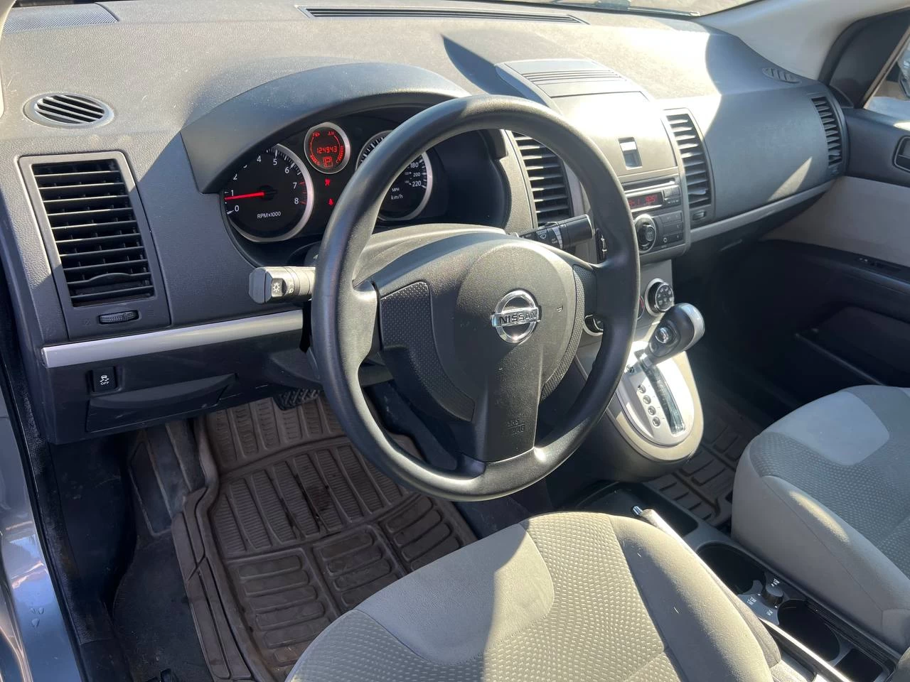 2012 Nissan Sentra 2.0**MAGS** Main Image