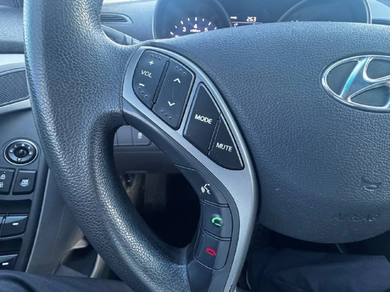 2014 Hyundai Elantra GL**SAAQ CERTIFIEE**SIEGES CHAUFFNATS**BLUETOOTH**BAS KILOMETRAGE** Image principale