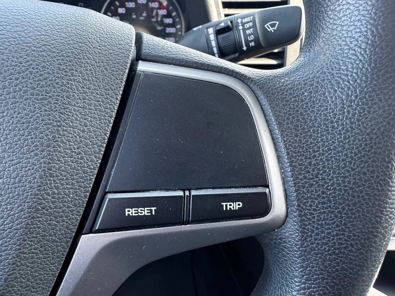 2017 Hyundai Elantra LE**SAAQ CERTIFIEE**SIEGES CHAUFFNATS**MODE ECHO** Main Image