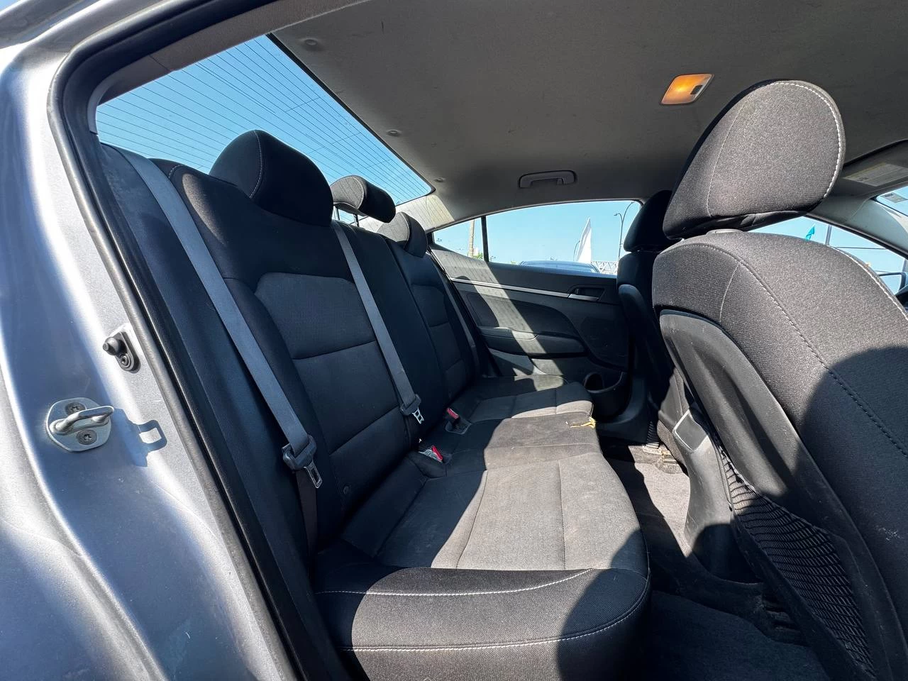 2017 Hyundai Elantra LE**SAAQ CERTIFIEE**SIEGES CHAUFFNATS**MODE ECHO** Main Image