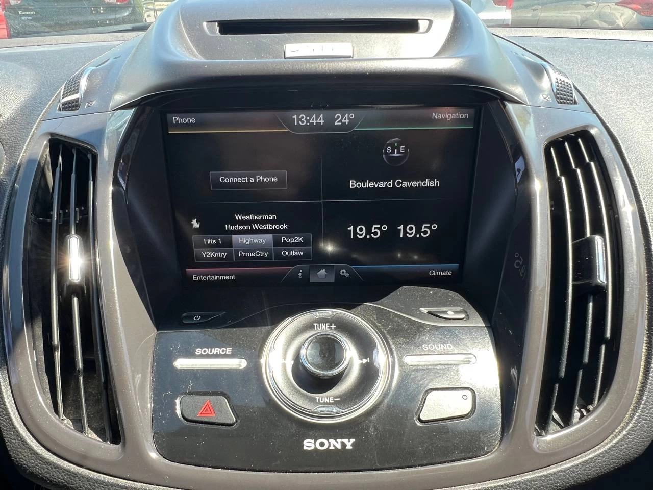 2015 Ford Escape Titanium**AWD** Jamais accidente**Toit Ouvrant**CamÉra de Recul**SIEGES EN CUIR**Navigation**SIEGES CHAUFFANTS**dÉmarrage À distance**MAGS** Image principale