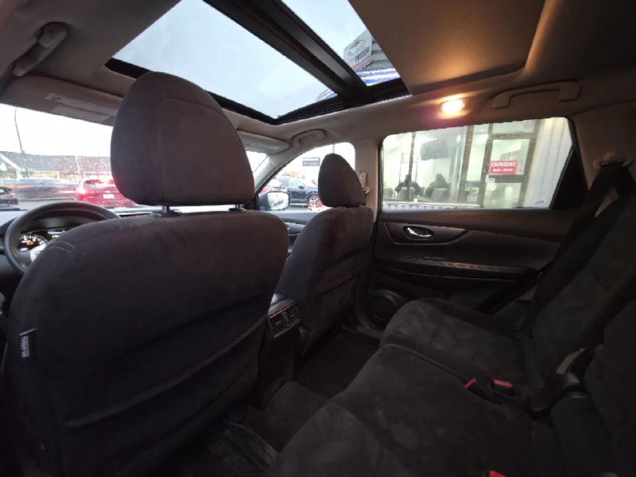 2015 Nissan Rogue **SV**TOIT PANORAMIQUE**CAMERA DE RECUL**SIEGES CHAUFFANTS**MAGS** Image principale