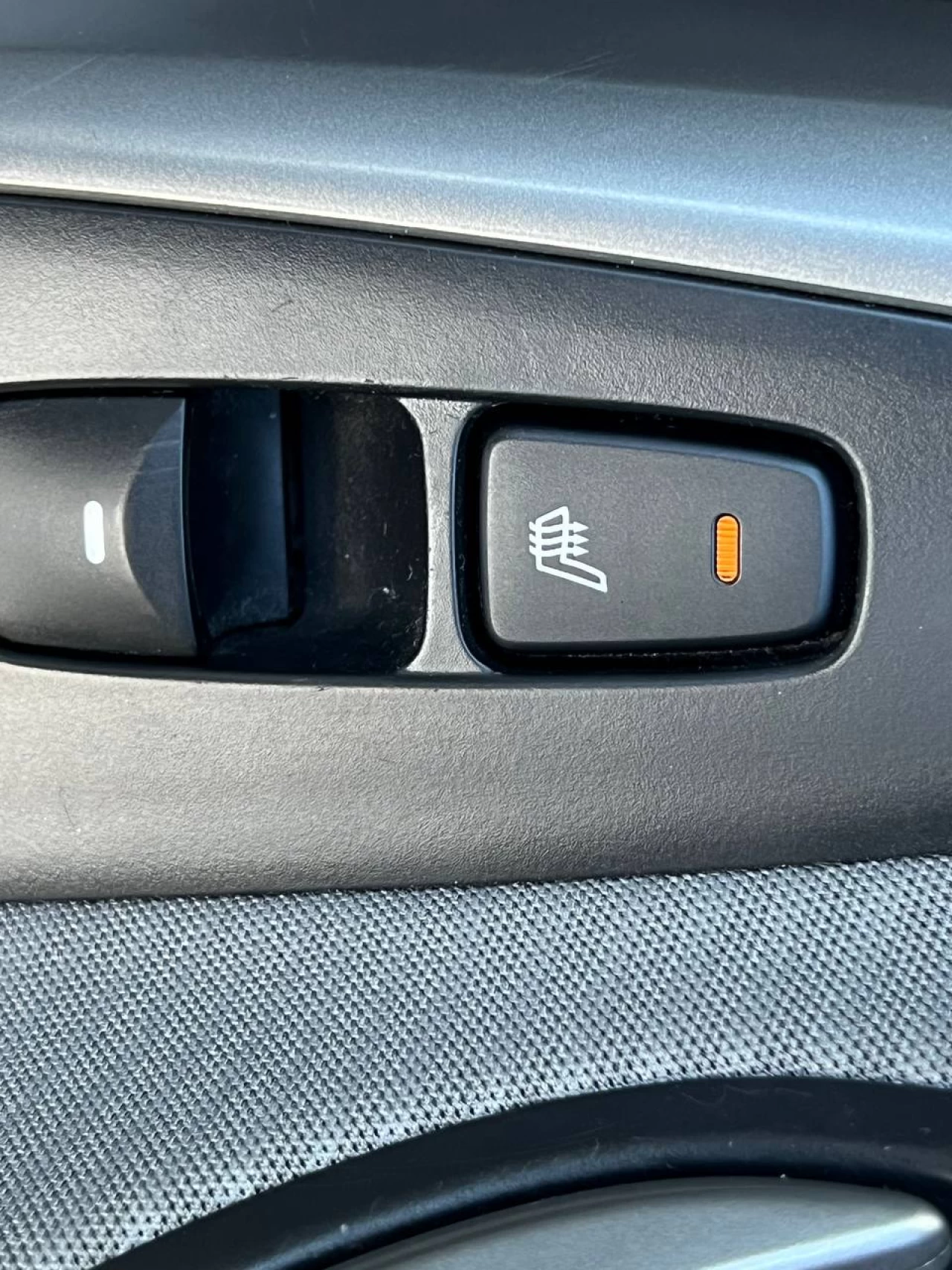 2013 Hyundai Elantra GLS**Toit Ouvrant**SIEGES CHAUFFANTS**SIEGES CHAUFFANTS ARRIERE**MAGS** Image principale