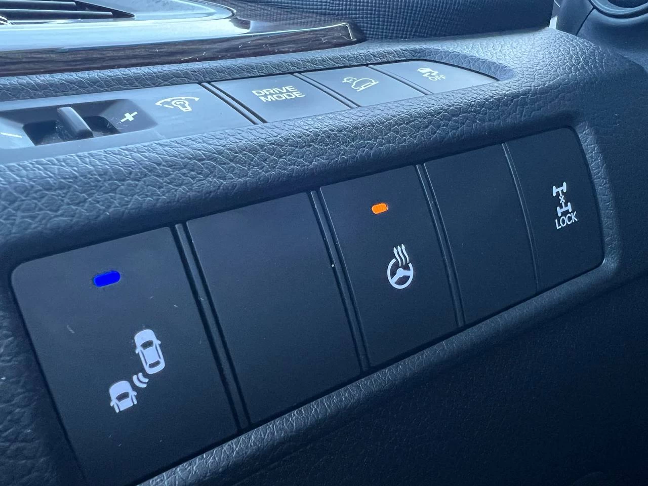 2017 Hyundai Santa Fe Sport Limited**AWD**Jamais Accidente**SAAQ CERTIFIEE**TOIT OUVRANT PANORAMIQUE**SIEGE EN CUIR**CAMERA DE RECUL**SIEGES CHAUFFNATS AVANT ET ARRIERE**Siege Ventile**Volant Chauffant**Navigation**Alerte d'angle Mort**MAGS** Image principale
