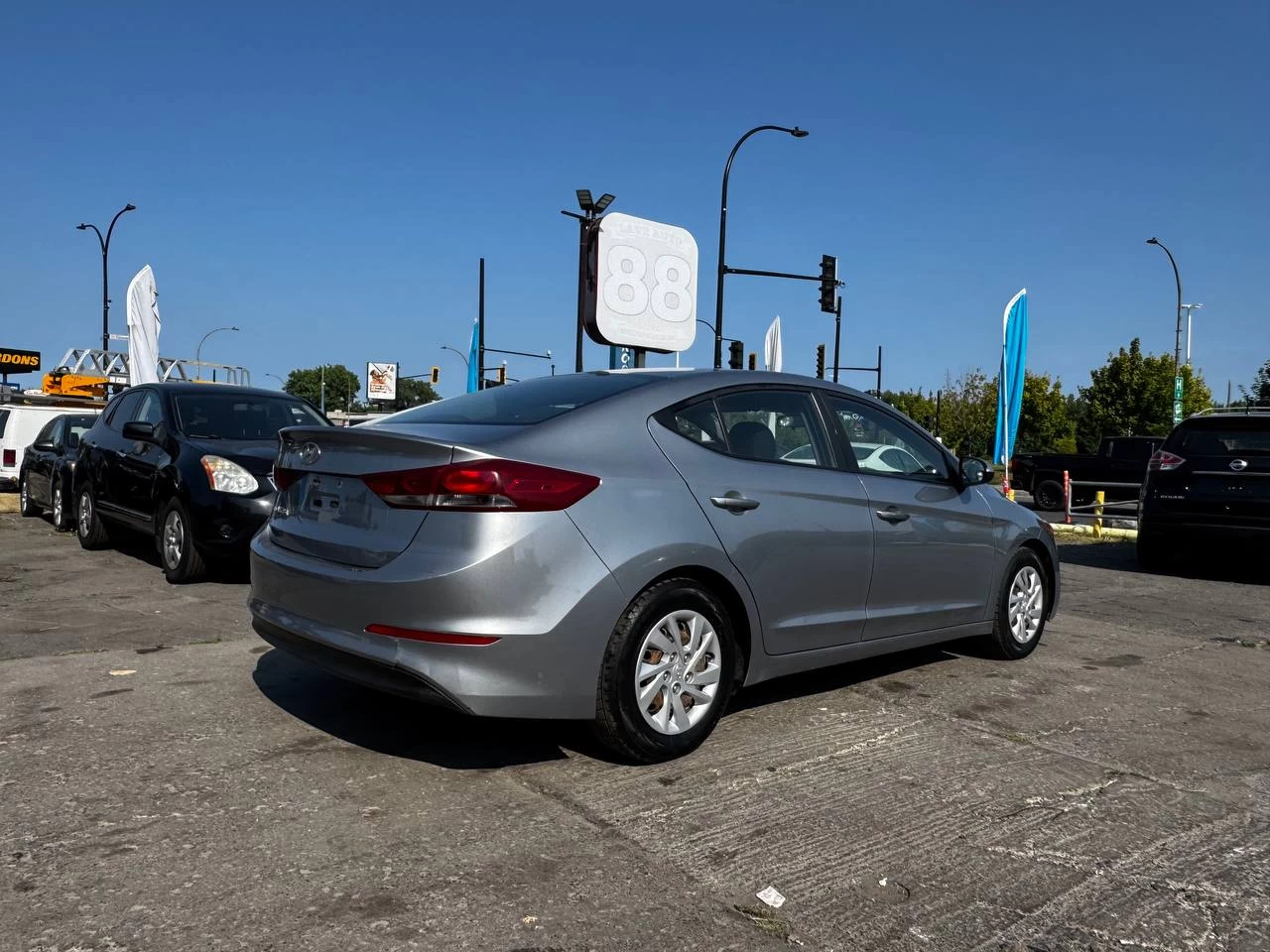 2017 Hyundai Elantra LE**SAAQ CERTIFIEE**SIEGES CHAUFFNATS**MODE ECHO** Main Image