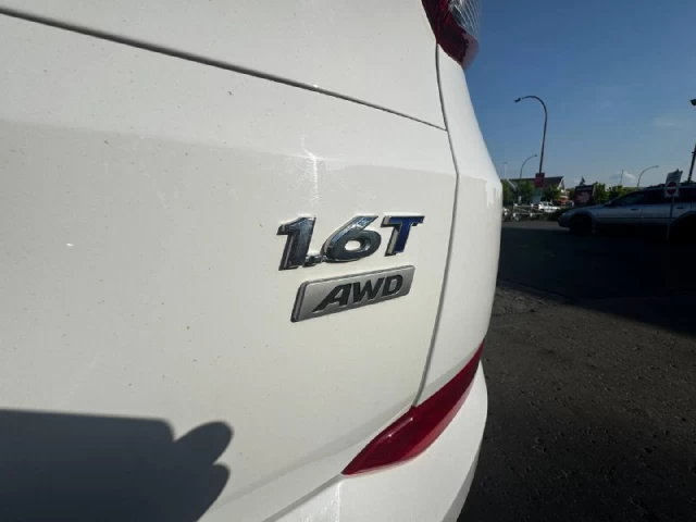 Hyundai Tucson SE**AWD**Jamais accidente**Un Propriétaire**CUIR**TOIT PANORAMIQUE**VOLANT CHAUFFNATS**SIEGES CHAUFFANTS**MAGS**CAMERA DE RECULE** 2017
