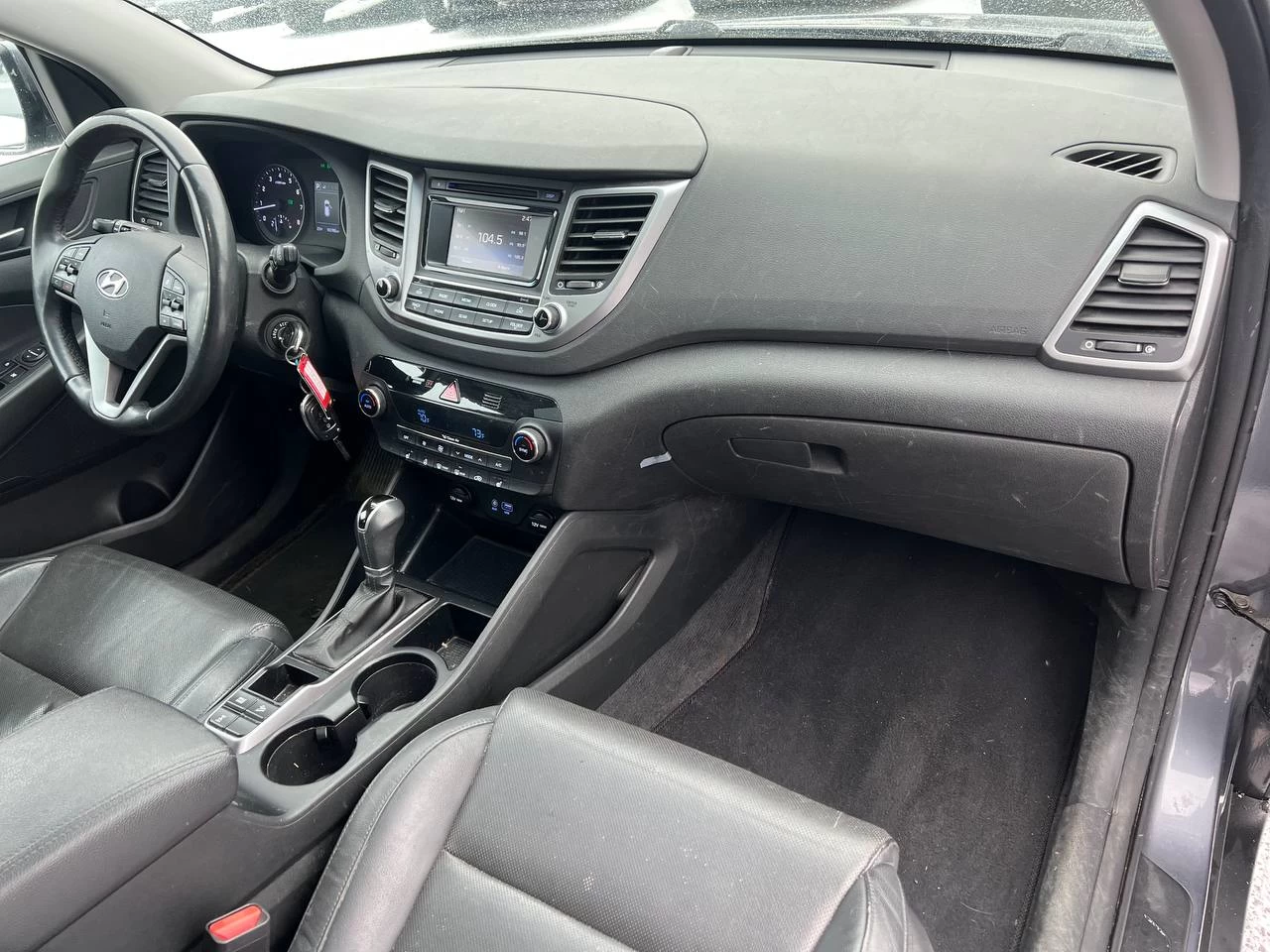 2017 Hyundai Tucson LIMITEE**JAMAIS ACCIDENTEE**CERTIFIEE SAAQ**AWD**TOIT OUVRANT PANORAMIQUE**SIEGES CHAUFFANTS AVANT ET ARRIÈRE**SIEGES EN CUIR**Alerte d’angle mort**VOLANT CHAUFFANT**Mags** Main Image