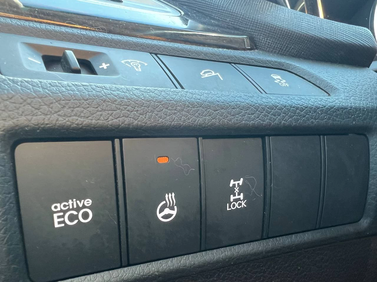 2014 Hyundai Santa Fe Sport SE**AWD**SAAQ CERTIFIEE**TOIT OUVRANT PANORAMIQUE**SIEGE EN CUIR**CAMERA DE RECUL**SIEGES CHAUFFNATS AVANT ET ARRIERE**VOLANT CHAUFFNATS**MAGS** Image principale