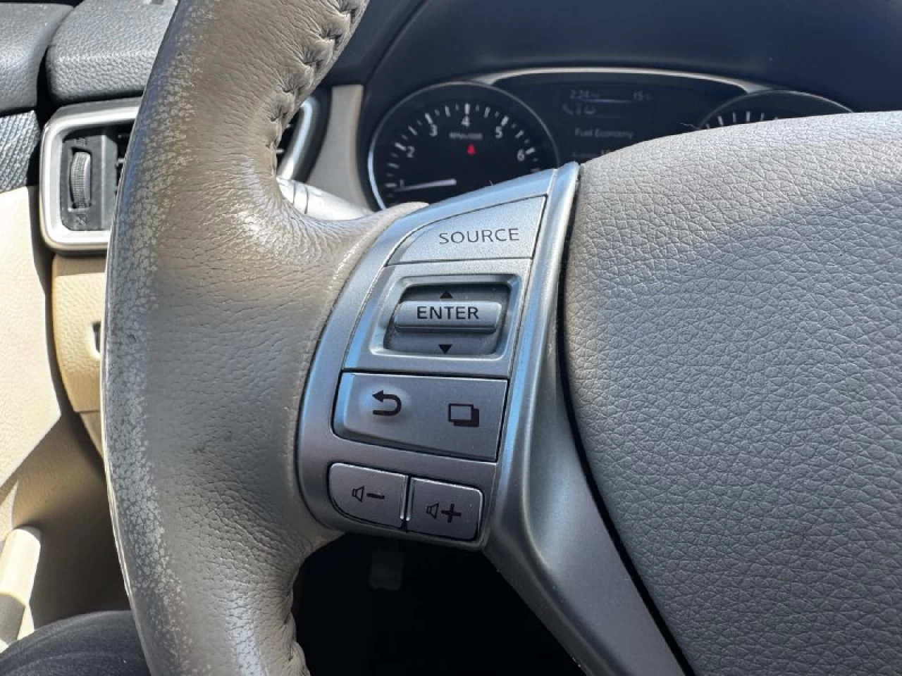 2015 Nissan Rogue SL**AWD**TOIT PANORAMIQUE**CAMERA DE RECULE**SIEGES EN CUIR**NAVIGATION**VOLANT CHAUFFANTS**SIEGES CHAUFFANTS** Image principale