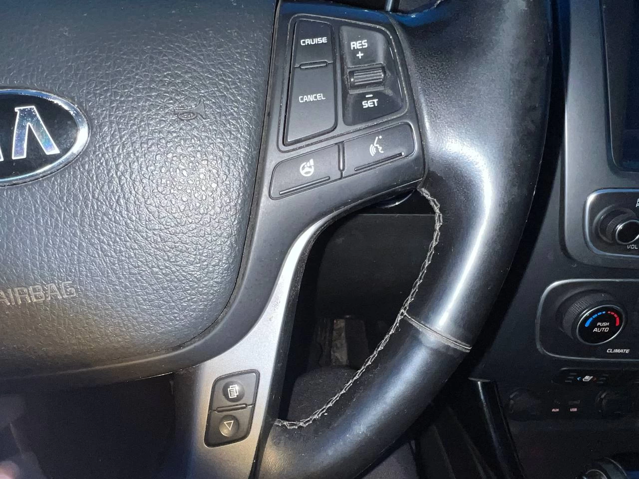 2014 Kia Sorento SX**JAMAIS ACCIDENTEE**AWD**TOIT OUVRANT PANAROMIQUE**CAMERA DE RECULE**NAVI**SIEGES EN CUIR**SIEGES CHAUFFANTS AVANT ET ARRIERE**SiÈge VentilÉ**VOLANT CHAUFFANT**Alerte d’angle mort** Main Image
