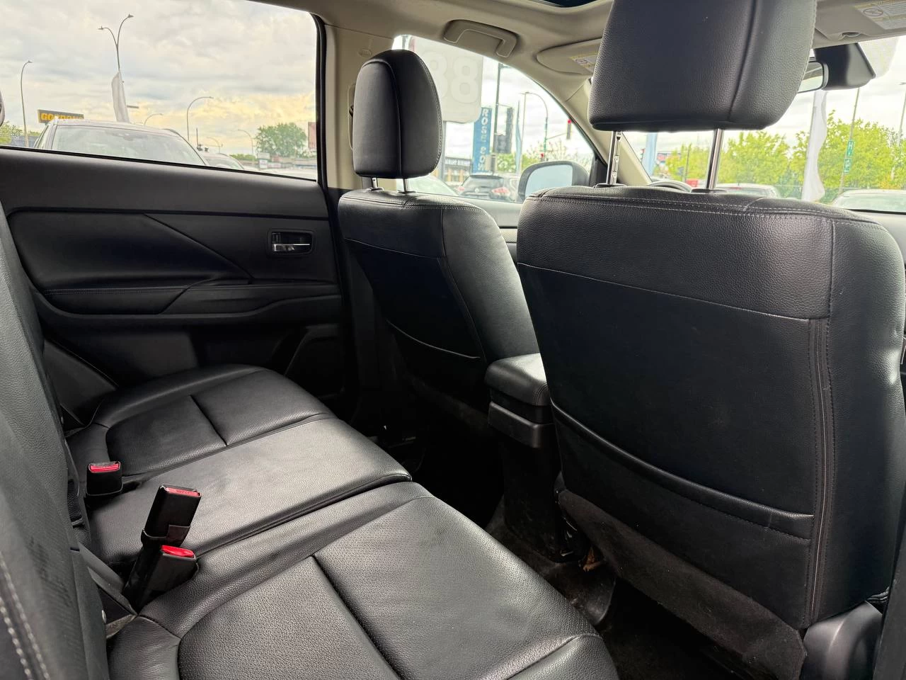2015 Mitsubishi Outlander **GT**JAMAIS ACCIDENTEE**7 PASSAGERS**CUIR**NAVI**CAMERA DE RECUL**SIEGES CHAIFFANTS**MAGS** Image principale