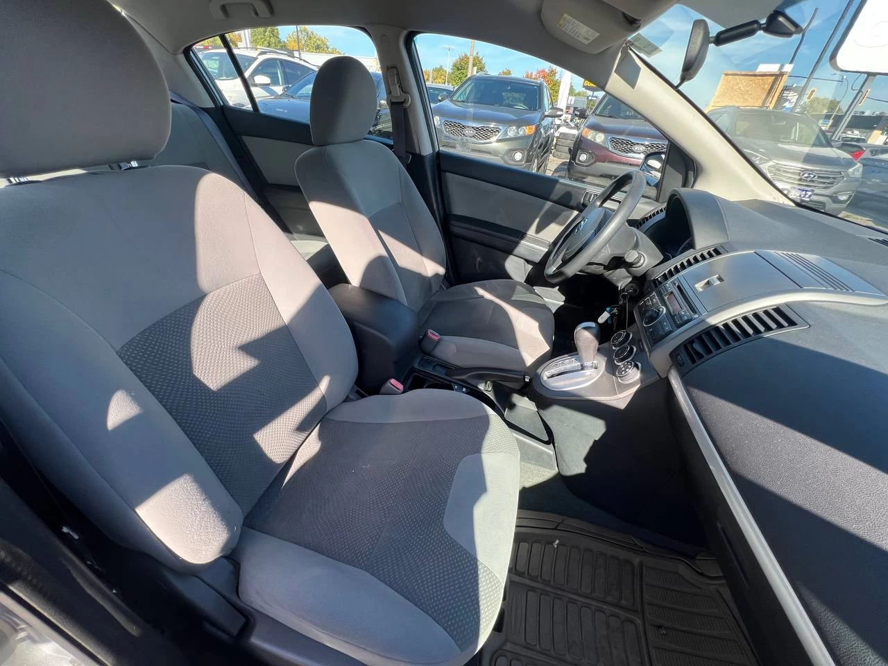 2012 Nissan Sentra 2.0**MAGS** Main Image
