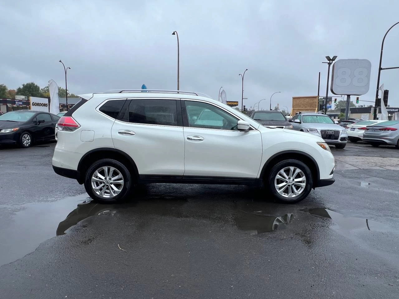 2015 Nissan Rogue SV**AWD**SAAQ CERTIFIEE**Un Proprietaire**TOIT OUVRANT PANORAMIQUE**CAMERA DE RECULE**SIEGES CHAUFFNATS**Mags** Image principale