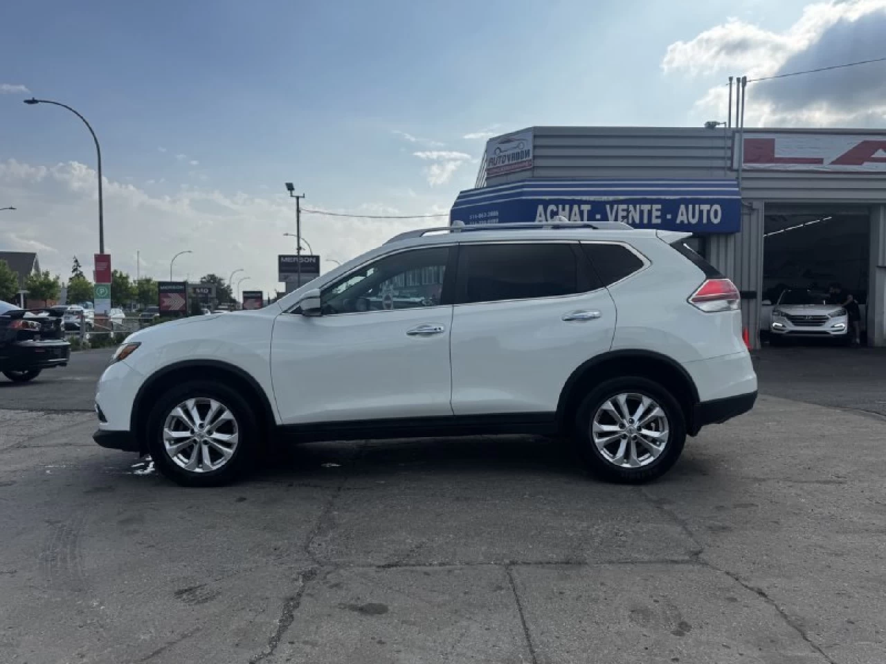 2016 Nissan Rogue SV**AWD**CAMERA DE RECULE**SIEGES CHAUFFNATS**MAGS**SIEGES ELECTRIC** Main Image