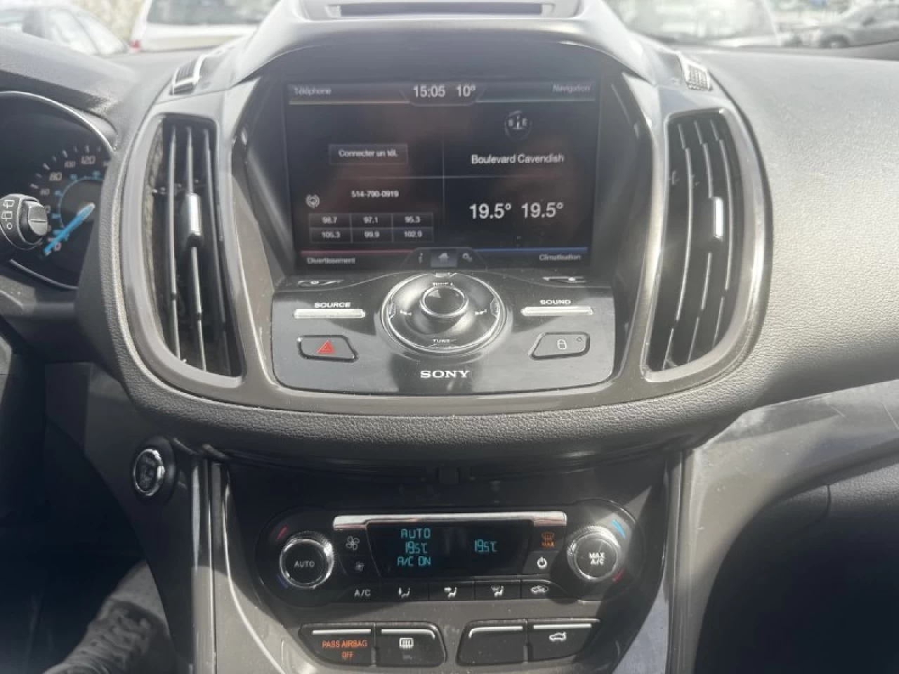 2015 Ford Escape Titanium**AWD**Toit Ouvrant**CamÉra de Recul**SIEGES EN CUIR**Navigation**SIEGES CHAUFFANTS**MAGS** Image principale