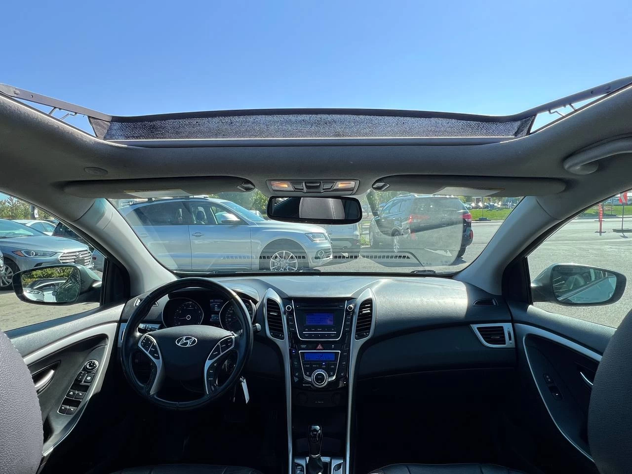 2013 Hyundai Elantra GT SE**SAAQ CERTIFIEE**TOIT OUVRANT PANORAMIQUE**Sieges en Cuir**SIEGES CHAUFFNATS**MAGS** Image principale
