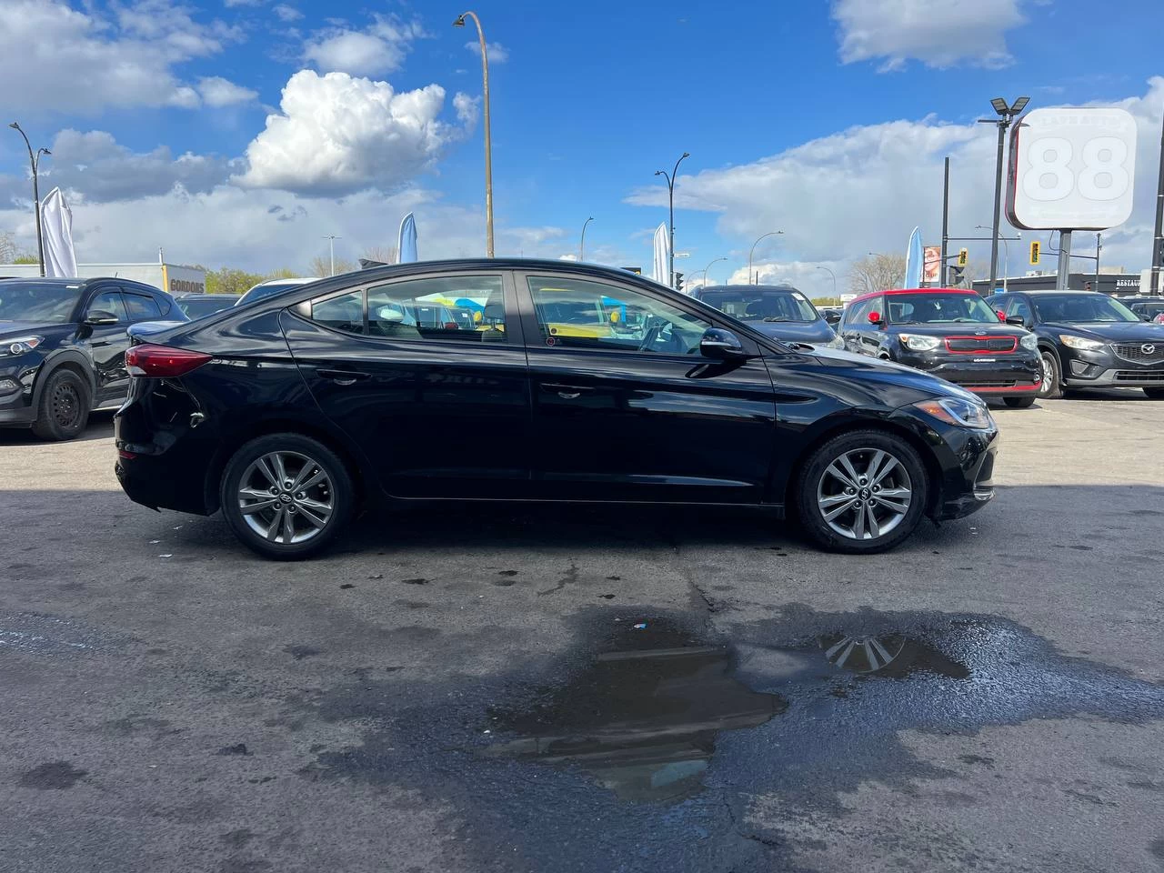 2017 Hyundai Elantra GL**SAAQ Certifie**CAR PLAY**CAMERA DE RECULE**SIEGES CHAUFFANTS**VOLANT CHAUFFANTS**ANGLE MORT**MAGS** Image principale