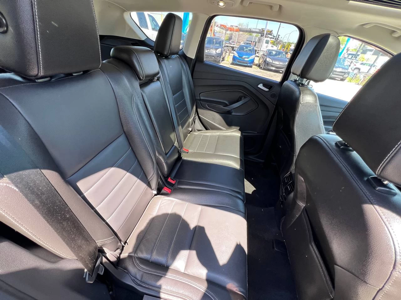 2015 Ford Escape Titanium**AWD** Jamais accidente**Toit Ouvrant**CamÉra de Recul**SIEGES EN CUIR**Navigation**SIEGES CHAUFFANTS**dÉmarrage À distance**MAGS** Image principale