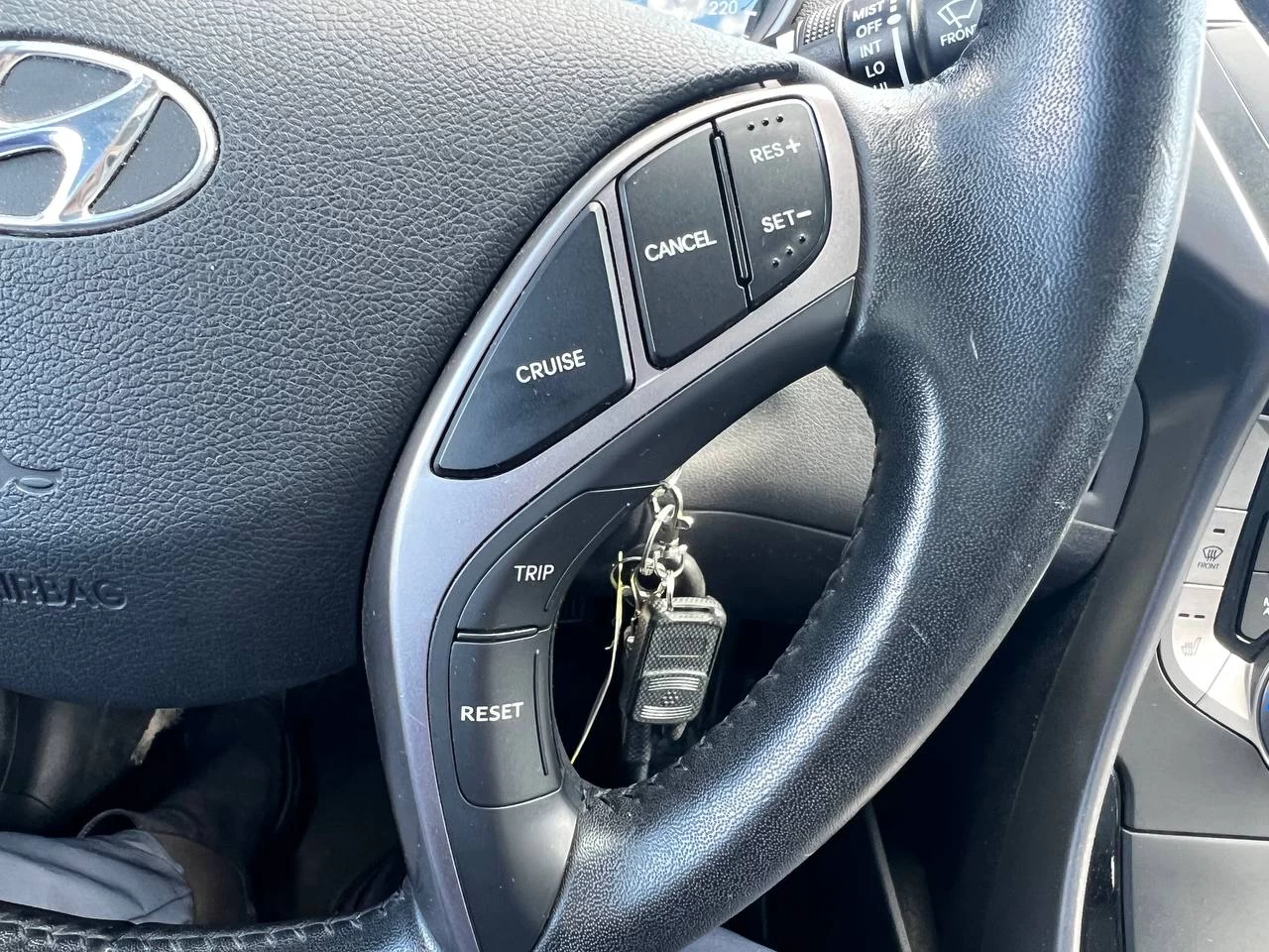 2013 Hyundai Elantra GLS**Jamais accidente**Un PropriÉtaire**Toit Ouvrant**SIEGES CHAUFFANTS**SIEGES CHAUFFANTS ARRIERE**MAGS** Image principale