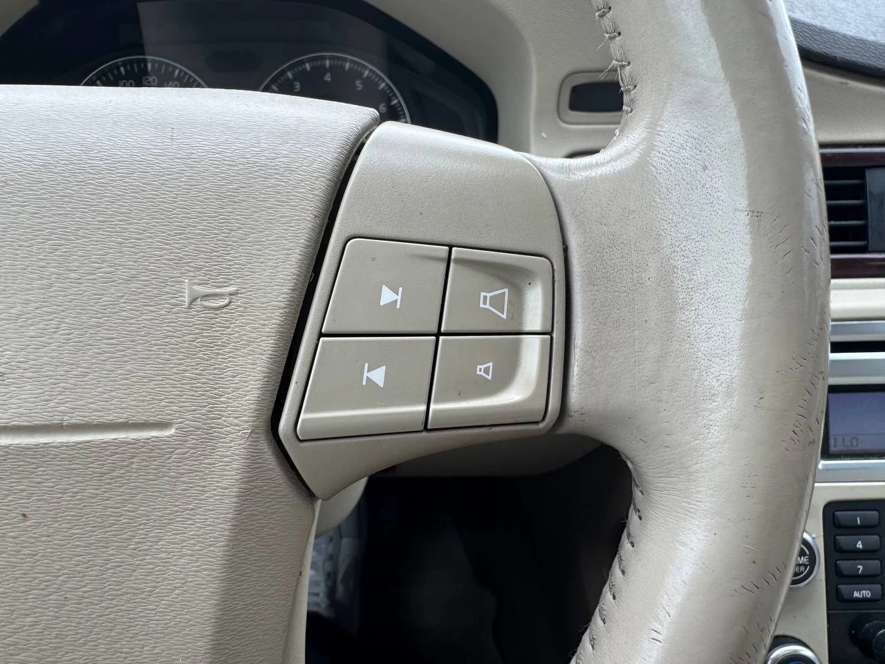 2008 Volvo S80 S80 3.2 AWD **TOIT OUVRANT**SIÈGES VENTILLÉS & CHAUFFANTS**CUIR**DÉTECTEUR D'ANGLES MORTS**PUSH TO START**KEYLESS ENTRY**RÉGULATEUR DE VITESSE ADAPTATIF**SIÈGES ÉLÉCTRIQUES** Image principale