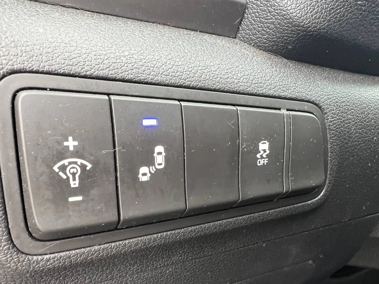 2017 Hyundai Tucson SE**Jamais Accidentee**SAAQ Certifie**TOIT OUVRANT PANORAMIQUE**SIEGE EN CUIR**CAMERA DE RECUL**SIEGES CHAUFFNATS AVANT ET ARRIERE**Volant Chauffant**Alerte d'angle Mort**MAGS** Image principale