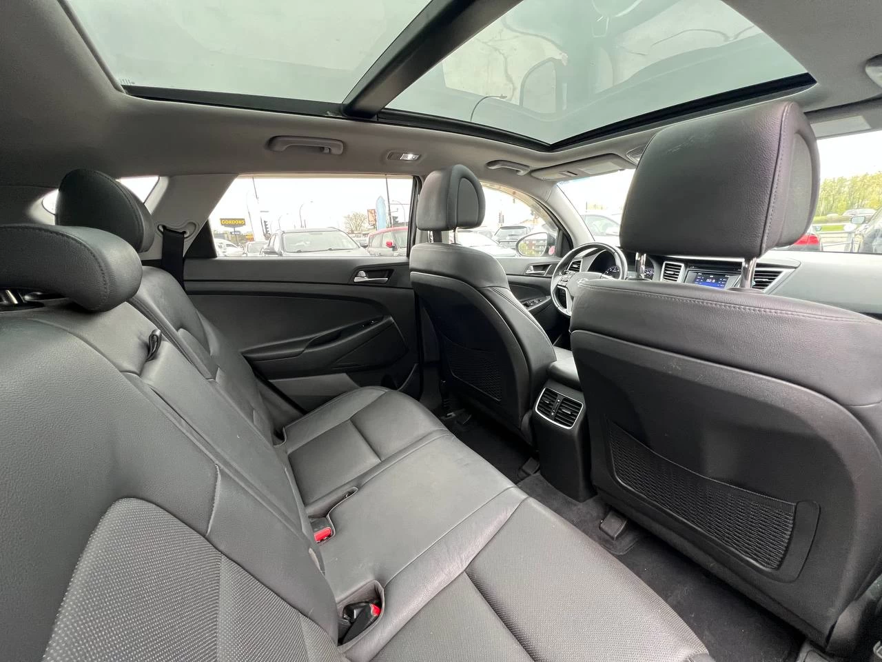 2017 Hyundai Tucson SE**Jamais Accidentee**SAAQ Certifie**TOIT OUVRANT PANORAMIQUE**SIEGE EN CUIR**CAMERA DE RECUL**SIEGES CHAUFFNATS AVANT ET ARRIERE**Volant Chauffant**Alerte d'angle Mort**MAGS** Image principale
