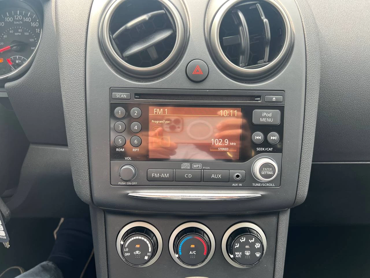 2011 Nissan Rogue SV**AWD**CAMERA DE RECULE**SIEGES CHAUFFNATS**MAGS** Main Image